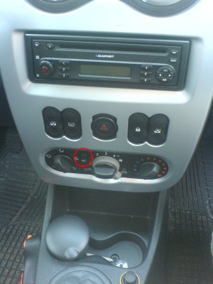 Dacia Logan MCV: Schalter der Klimaanlage. 