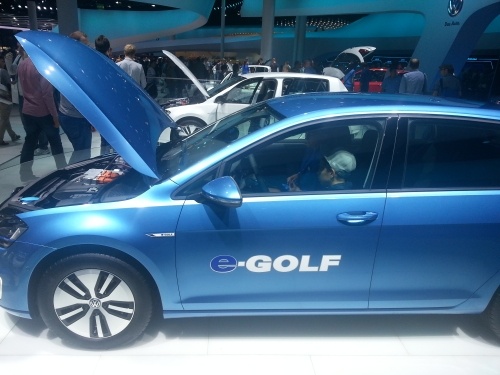 VW E-Golf mit der Reichweite bis zu 150 Kilometer. 